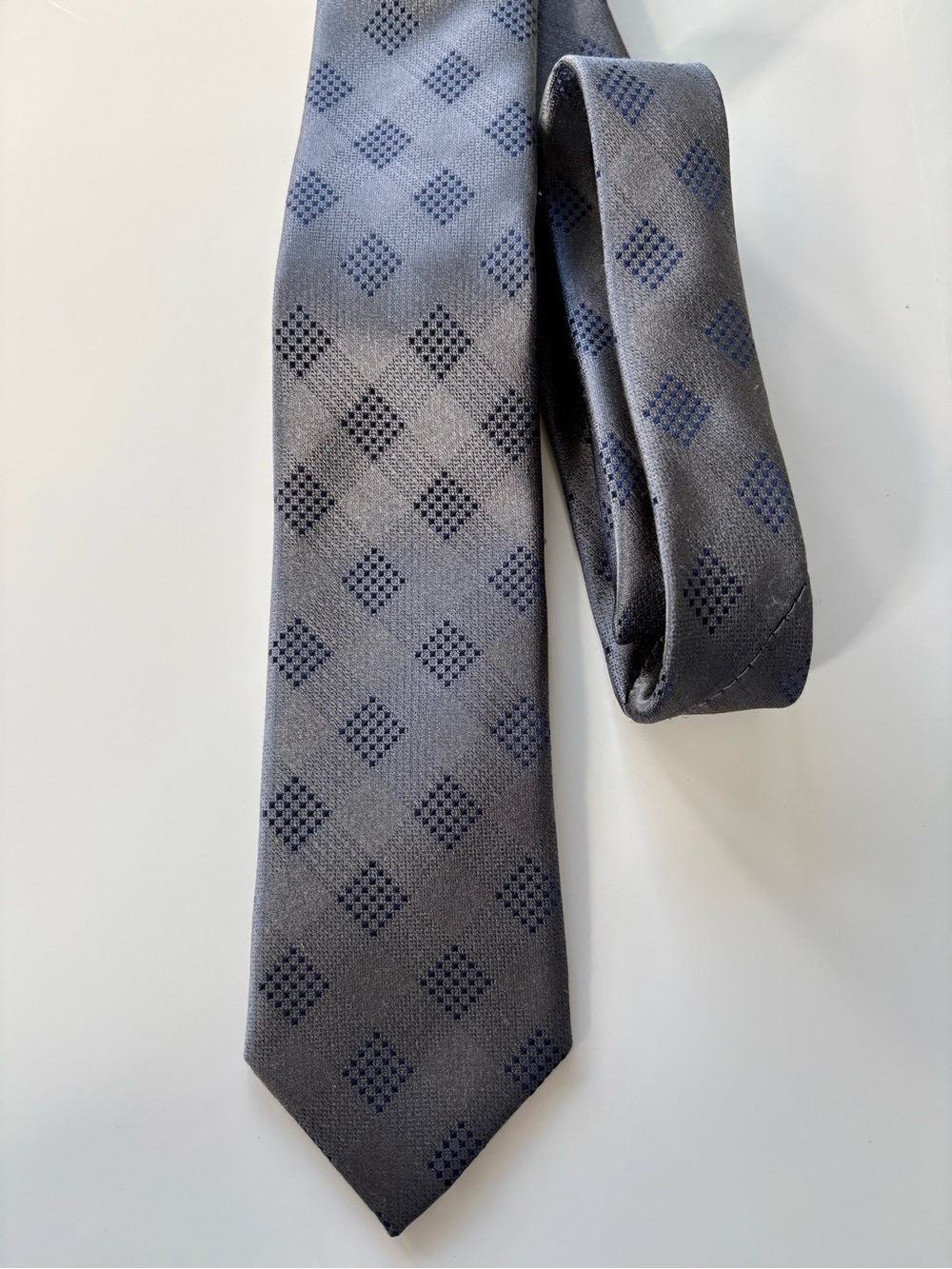 Hugo Boss 100% silk grey Tie with Navy Diamond Motif